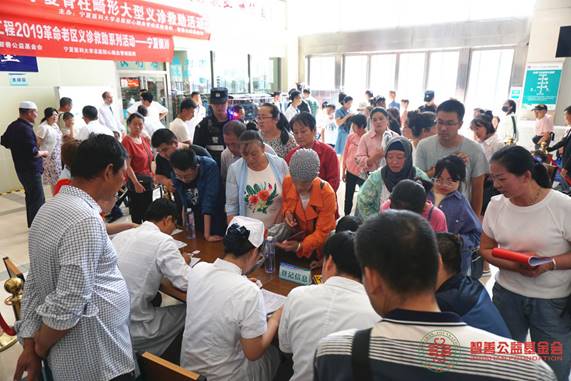 说明: 义诊现场