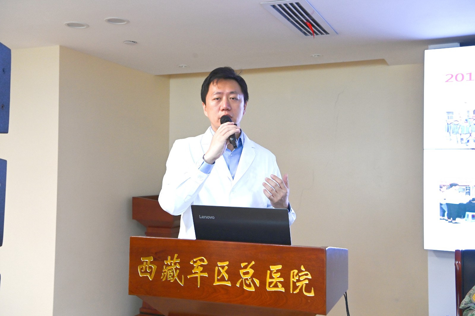 王宇讲解.JPG