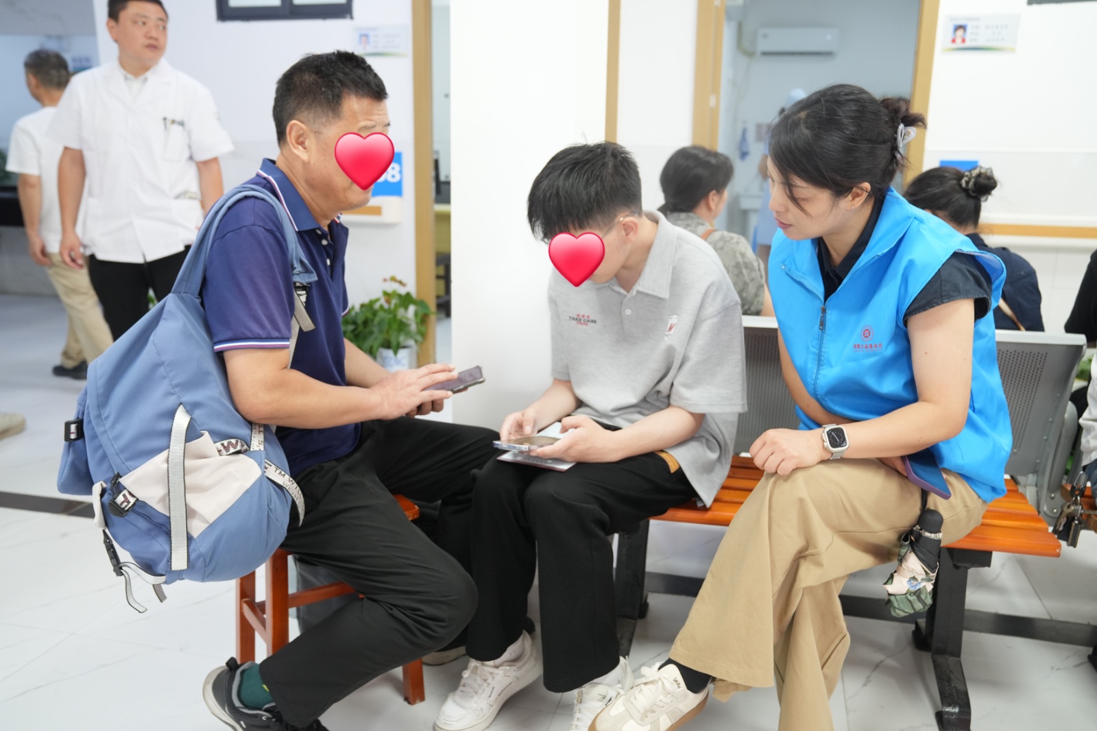 5志愿者.JPG