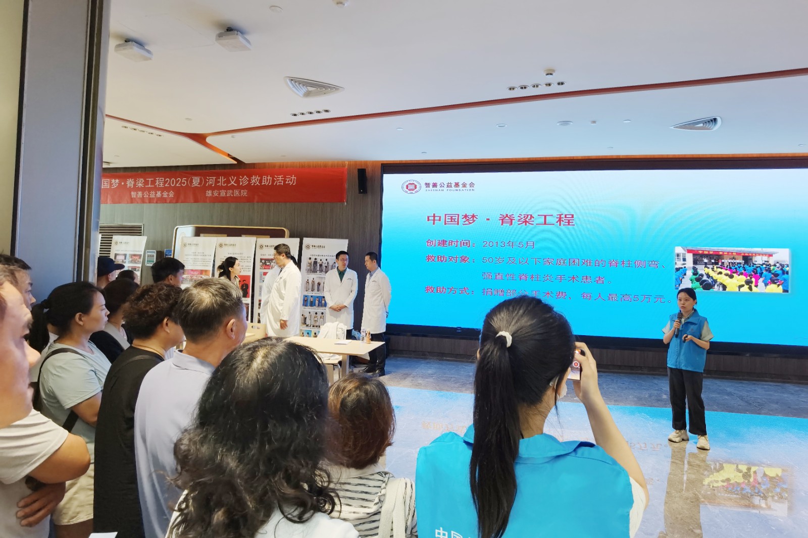 王若丁讲解2_副本.jpg