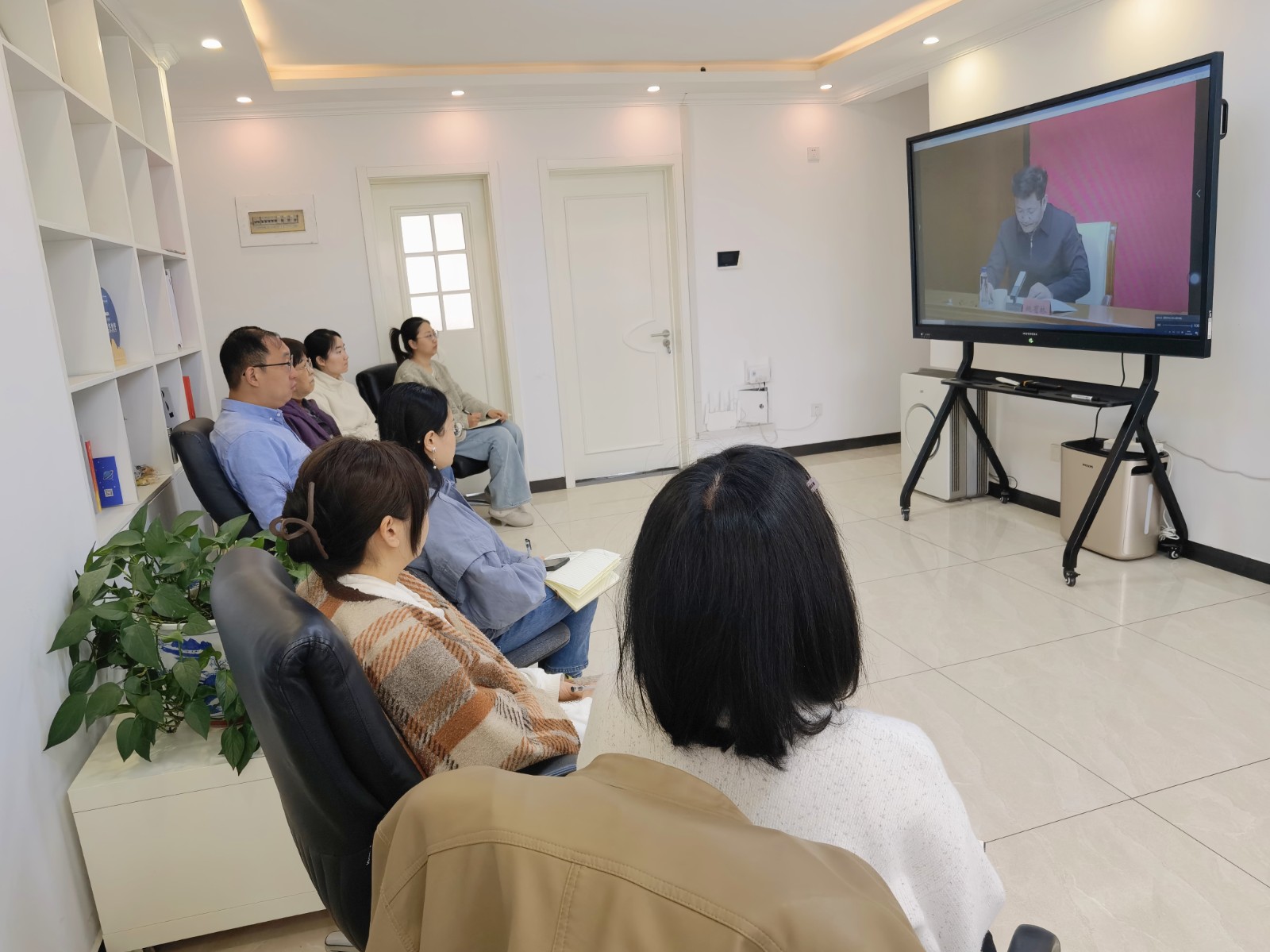 1775638105819135.jpg 压题.jpg